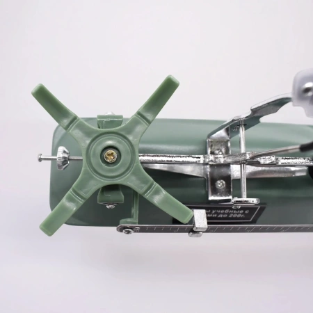 Весы учебные с гирями до 200 гр.